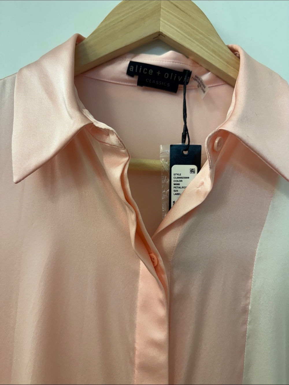 Alice + Olivia Two-Tone Satin Shirt in Peach Pink & Ivory Size Small NWT - Picture 4 of 8